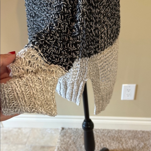 Reitmans Sweater Black Cream Knit Crochet Holes Women’s Size M - Picture 10 of 12